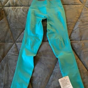Lululemon Women's Size 6 Blue Zone In Tight Pant
